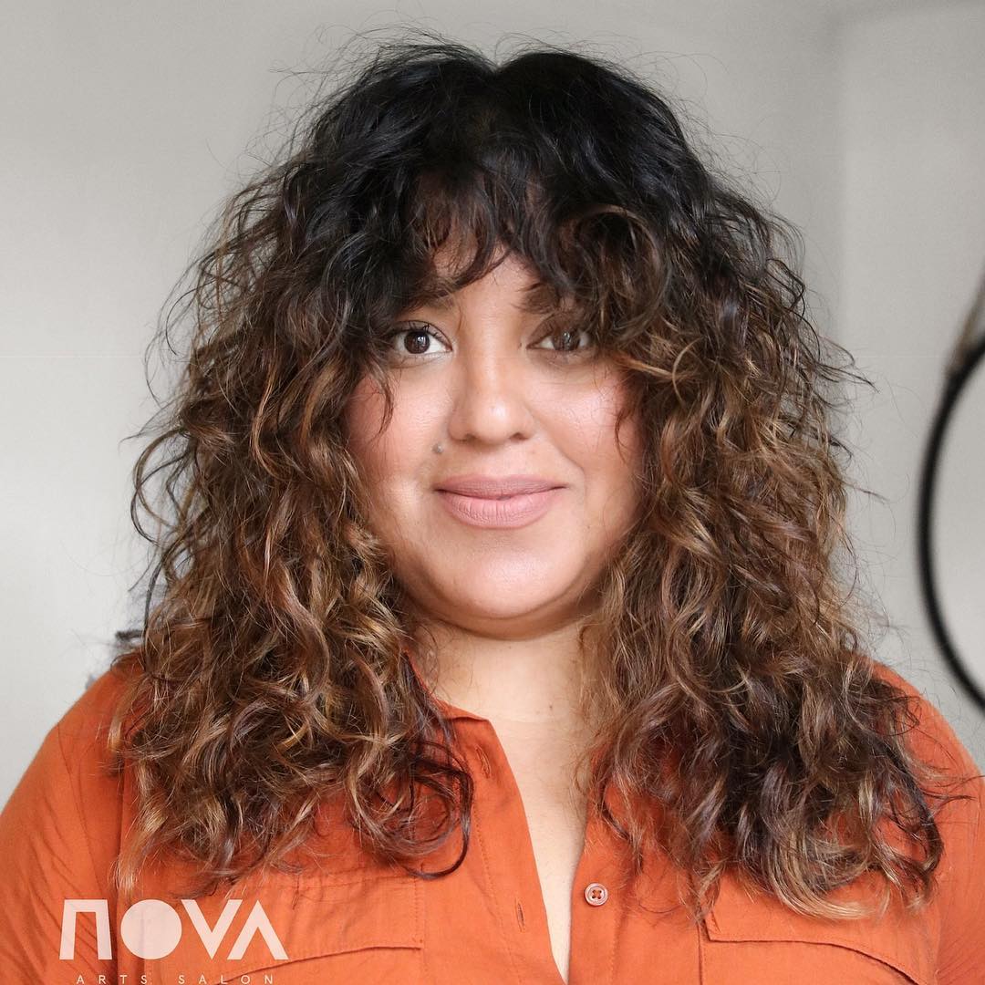 Below-The-Chin Hairstyle For Round Faces